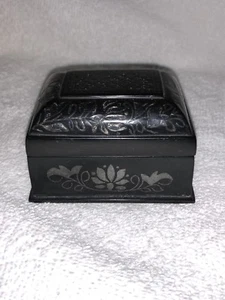 VINTAGE BLACK & SILVER METAL JEWELRY/TRINKET BOX - LINED - Picture 1 of 5
