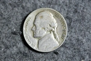 ESTATE FIND 1949 D  JEFFERSON NICKEL   #D31067 - Picture 1 of 2