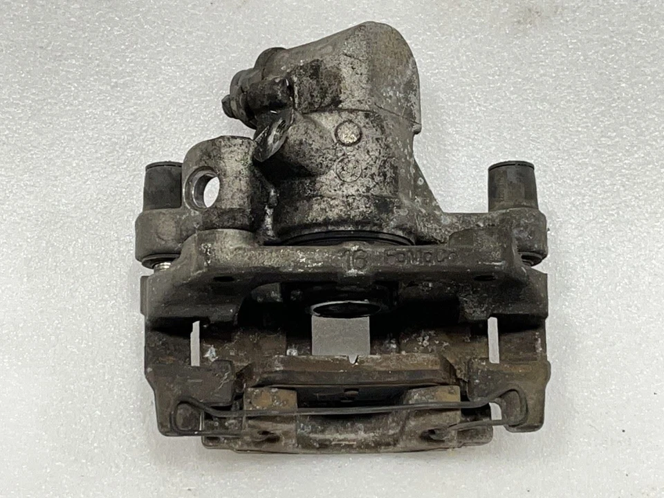 2011 VOLVO C30 ПРАВАЯ ПАССАЖИРСКАЯ СТОРОНА ЗАДНИЙ ТОРМОЗ СУППОРТ - Изображение 1 из 2