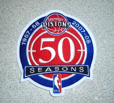 ¡NUEVO! 1957-58-2007-08 Parche Chaqueta Aniversario Detroit Basketball Pistons NBA Foto 1 de 2