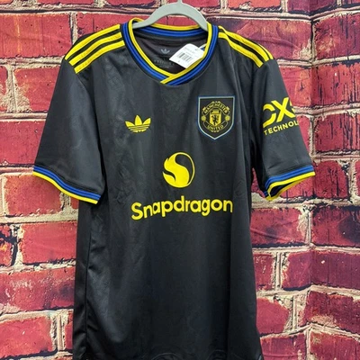 Camiseta de fútbol grande adidas 2025-26 Manchester United Stadium Third para hombre Foto 1 de 4