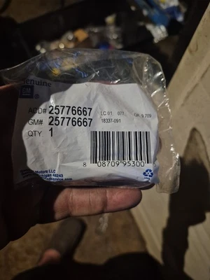 25776667 AC Delco Electrical Receptacle for Chevy Olds Suburban Express Van GMC - Image 1 of 2