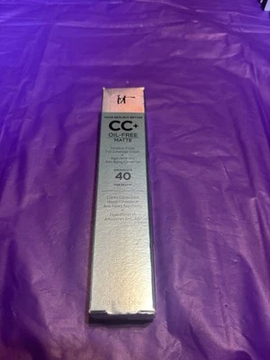 it Cosmetics CC RICH HONEY Oil-Free Matte SPF 40 Poreless Finish Full Coverage - Image 1 of 4