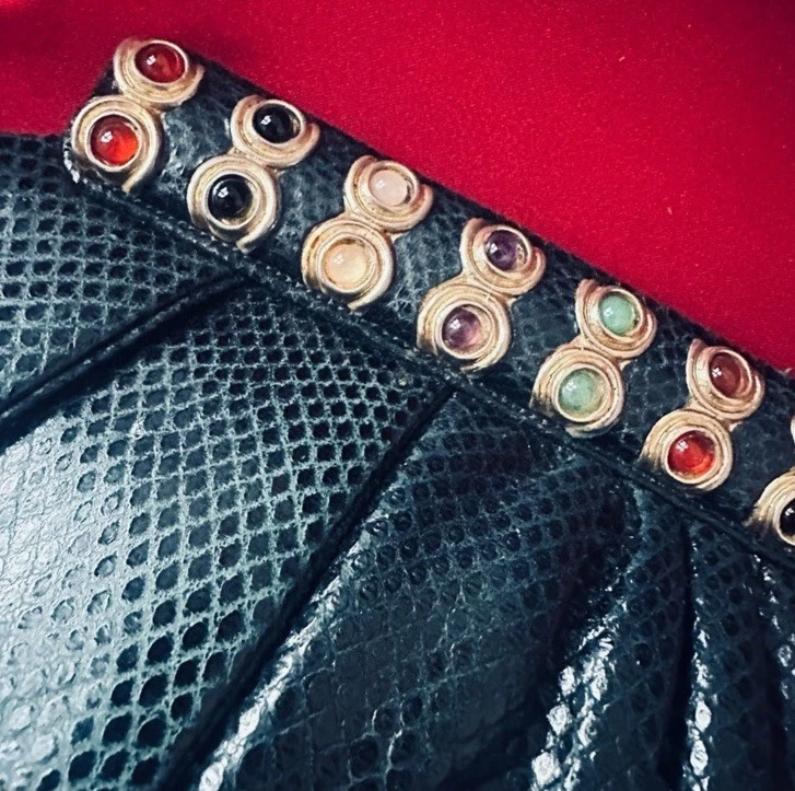 BOLSO CLUTCH JUDITH LEIBER NEGRO PIEL DE SERPIENTE KARUNG CABUJÓN Foto 1 de 4