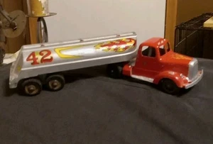 Vintage Tootsietoy Mack B-Line   Gas Oil Tanker USA Truck  Metal Toy 1955 - Picture 1 of 9
