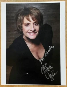 PATTI LuPONE, 100% AUTHENTIC AUTOGRAPHED 8 1/2" x 11" PHOTO ! MUSICIAN ! - Picture 1 of 1