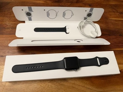 Apple Watch Series 3   Alu   GPS  WIE NEU! BATTERIE 97% - Bild 1 von 4