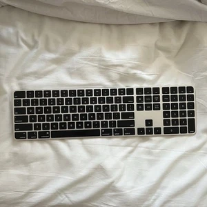 Apple Magic Keyboard Numerical Keypad with Touch ID - Lightly Used - Lightning - Photo 1/2