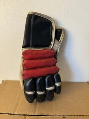 VINTAGE Cooper  Armorclad Horsehide Single Left Handed Ice Hockey Glove - Image 1 of 4