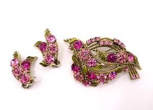 VINTAGE PINK RHINESTONE ENAMEL LEAF BROOCH & CLIP ON EARRINGS JEWELRY SET - Picture 1 of 10