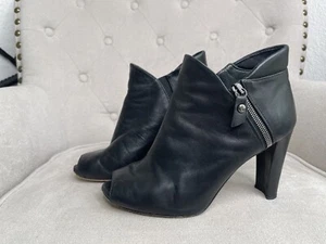 Stuart Weitzman Hereitis Black Heels Peep Toe Booties Leather Size 8 - Picture 1 of 8