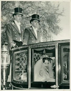 1960 Princess Margaret Wedding In Royal Coach Original 10x8 Press Photo - Picture 1 of 2