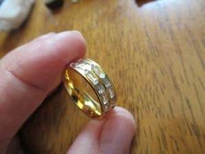 Anillo Estilo Circonio Circonio Circonio Cúbico Enchapado en Oro Acero Inoxidable USADO 1X - Imagen 1 de 3