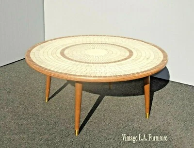 Mesa de centro vintage de mediados de siglo Gordon y Jane Martz con mosaico con azulejos motivo de águila Foto 1 de 4