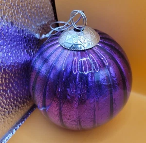 Bola redonda acanalada púrpura estilo bola adorno de Navidad de vidrio 3" - Imagen 1 de 12