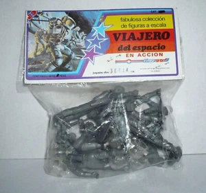 Mexican Astronaut Space Travelers Package With 8 - Plastic Toy Copy Marx Figures - Picture 1 of 12