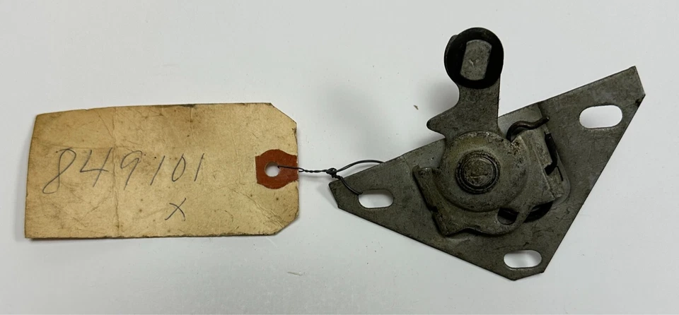 Nuevo Mando a distancia cerradura puerta izquierda stock antiguo para modelos 1940-41 Mopar #849101 Foto 1 de 1