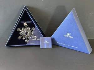 SWAROVSKI CRYSTAL 2004 ANNUAL CHRISTMAS SNOWFLAKE ORNAMENT ROCKEFELLER STAR BOX - Picture 1 of 21