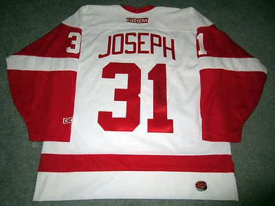 JERSEY FIRMADO de CURTIS JOSEPH "CUJO" Detroit Red Wings Autografiado con Certificado de Autenticidad Bajo Foto 1 de 4