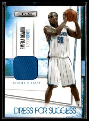 2010-11 Panini #8 Emeka Okafor vestido materiales de éxito SN, MEM #179/299 3203H Foto 1 de 2