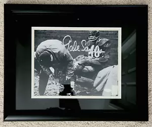 Gale Sayers Signed 8 x 10 Photo Framed Steiner COA Bears HOF - Picture 1 of 5