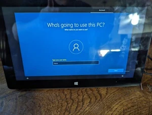 **WORKING FOR PARTS - AS IS**Microsoft Surface Pro 2 128GB, Wi-Fi, 10.6in Bundle - Picture 1 of 3