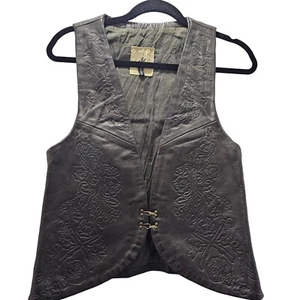 One Teaspoon Embossed Leather Vest Rivets Black Size 8 Rock Biker Boho Floral - Picture 1 of 9