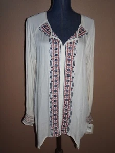 Democracy Ivory Embroidered Lace Trim Sharkbite Hem Top Size L NWT - Picture 1 of 5
