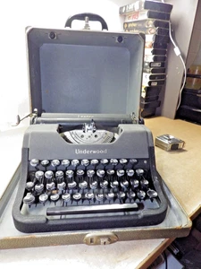 VTG UNDERWOOD PORTABLE TYPEWRITER WITH CASE LEADER MODEL BLACK BODY - Picture 1 of 9
