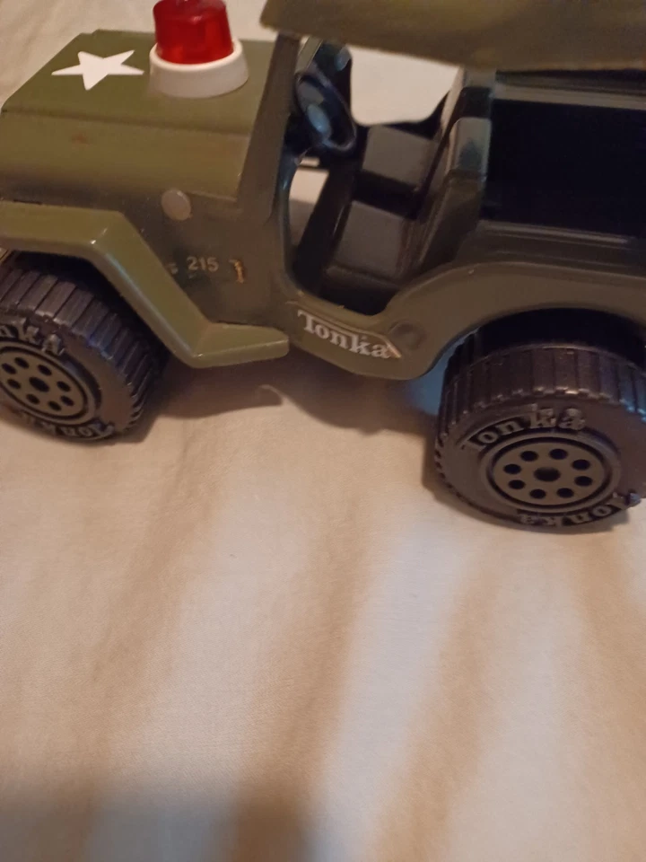 Jeep pequeño verde del ejército Foto 1 de 4