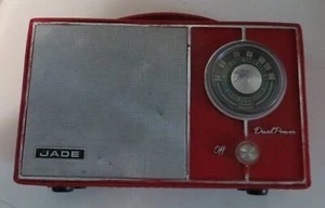 Jade REALTONE TRANSISTOR RADIO MODEL 1440-2 ORIGINAL RED CASE - WORKS - Picture 1 of 4