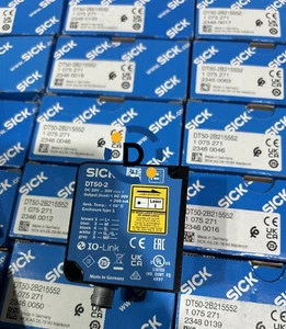 New in Box SICK DT50-2B215552 1075271 Laser Distance Sensor - Picture 1 of 3