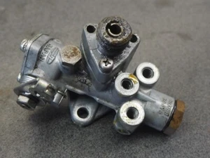 SUZUKI T250- 1974 OIL PUMP 8722 - Imagen 1 de 4