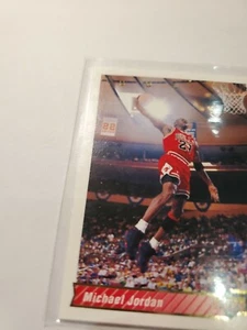 1992-93 Upper Deck #23 MICHAEL JORDAN CHICAGO BULLS HOF - Picture 1 of 6