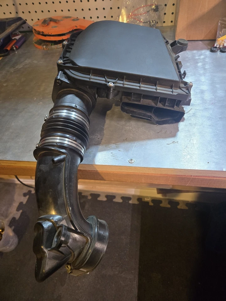 Mercedes-Benz C43 AMG 2018 caja de admisión de aire lado izquierdo del conductor LH 2760903701 17-20 Foto 1 de 4