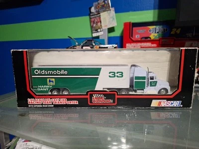 Racing Champions Oldsmobile Harry Gant #33 Team Transporter 1992 1:64 Foto 1 de 4