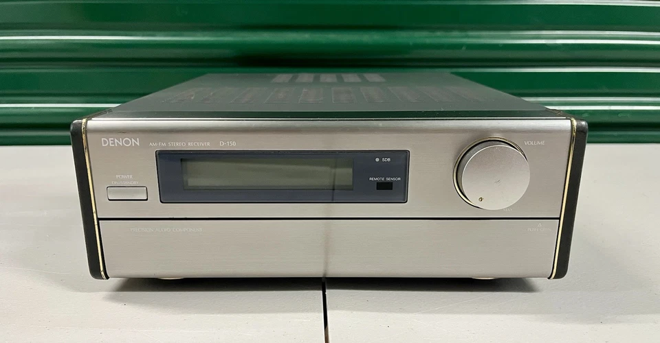 Sistema de componentes personales DENON D-150 - Receptor estéreo pila de audio compacto Foto 1 de 3