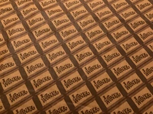 Tela de edredón con logotipo de Willy Wonka 1/4 yarda 9""x44"" chocolate caramelo - Imagen 1 de 1