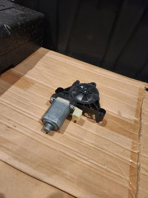 VOLKSWAGEN GOLF LF Door Window Motor 5Q0 959 801 B - Image 1 of 3