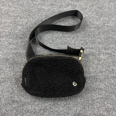 Bolso Bandolera Lululemon Everywhere Polar 1L Sherpa Negro Informal Elegante Acogedor Foto 1 de 4