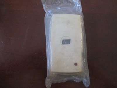 New LINEAR ALERT D-21 Digital Security Transmitter - Image 1 of 2