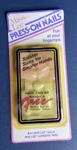Vintage neu aus altem Lagerbestand NEU USA 90er Miss Lee Press on Nails kleinere Hände nude pink und Bonus - Bild 1 von 3