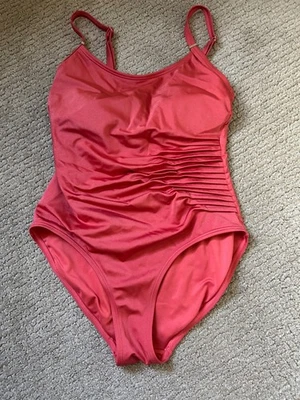 Traje de baño Calvin Klein - Abdomen fruncido, coral oscuro, una pieza talla 6 usado en excelente estado Foto 1 de 4