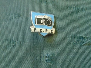OLDER PCPC PAISLEY COLOUR PHOTOGRAPHIC ( CAMERA ) CLUB - ENAMEL PIN BADGE - Picture 1 of 2