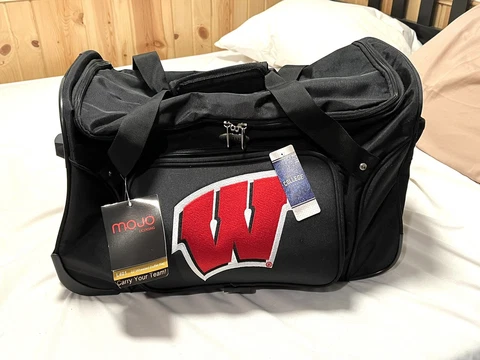 Wisconsin Badgers Wheeled Carry-On Duffle Bag Luggage Cover