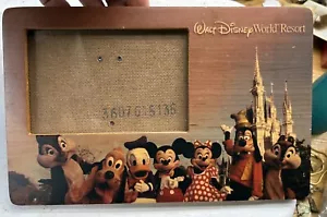 Marco de fotos vintage de Walt Disney World Resort madera vidrio castillo de Mickey Minnie - Imagen 1 de 9