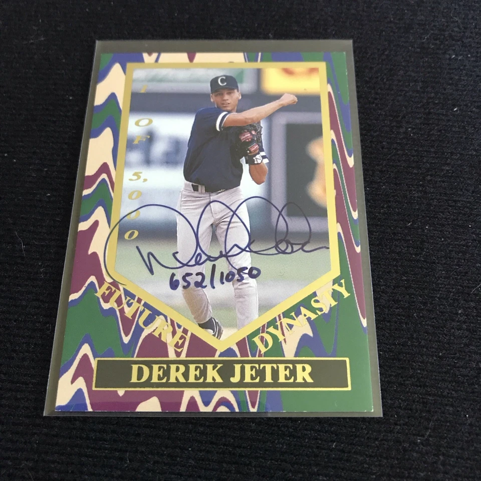 DEREK JETER 1995 SIGNATURE ROOKIES FUTURE DYNASTY AUTO 652/1050 - Image 1 of 2