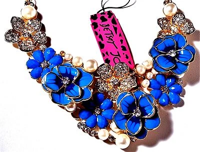 BETSEY JOHNSON  LUXURIOUS 3 D BLUE PANSY PEARL CRYSTAL BRIDAL DRESSY CHOKER G/T - Image 1 of 4