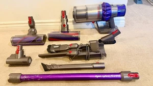 Dyson Cyclone V10 Animal Cordless Handheld Vacuum Cleaner With New Battery - Picture 1 of 14