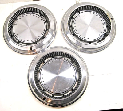 3 cubiertas de rueda Oldsmobile Delta 88 98 Vista Cruiser 1970 usadas 15" Foto 1 de 4